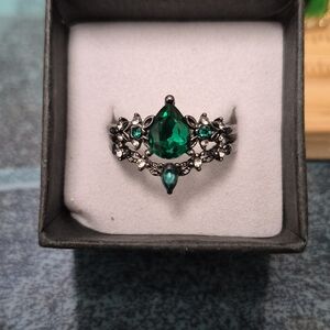 Emerald Green Teardrop Crown Ring - Women Jewelry